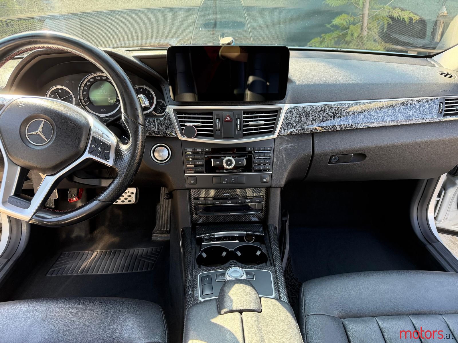 2011' Mercedes-Benz 350 photo #1