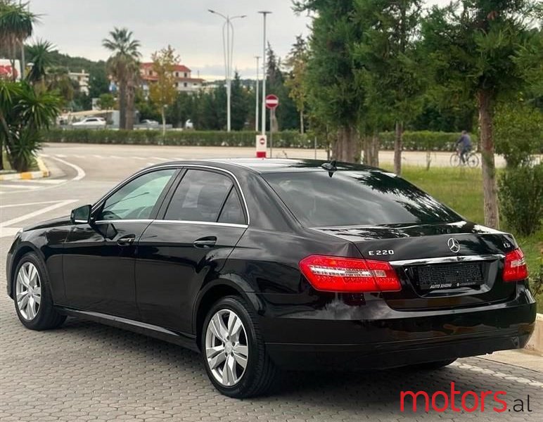 2013' Mercedes-Benz E 220 photo #2