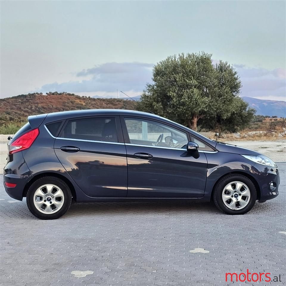 2011' Ford Fiesta photo #6