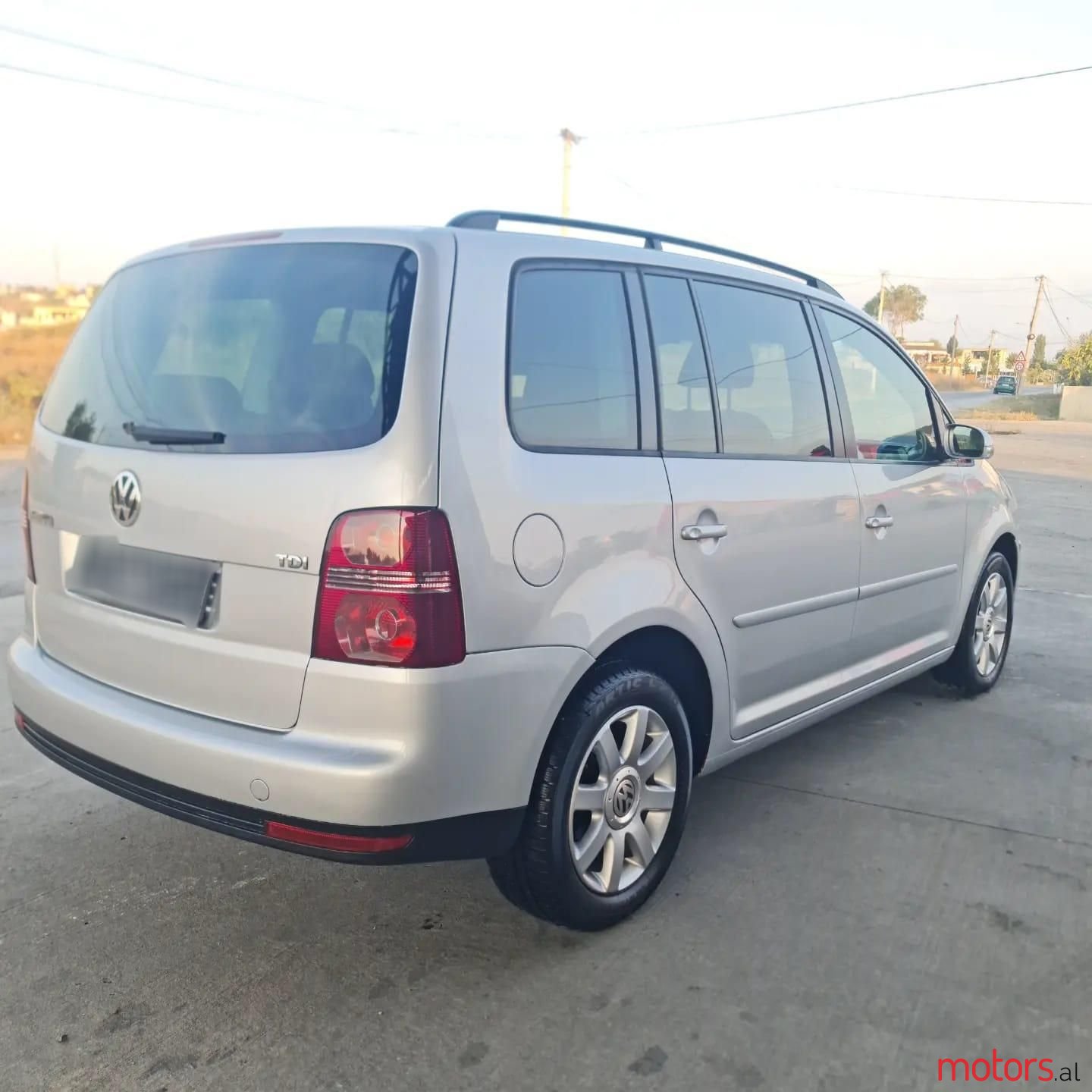2008' Volkswagen Touran photo #4