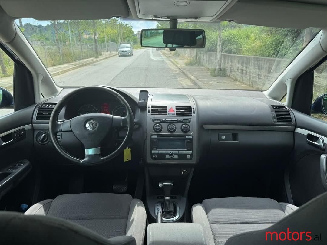 2006' Volkswagen Touran photo #6