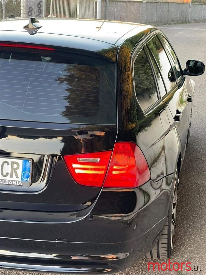 2010' BMW 320 photo #5