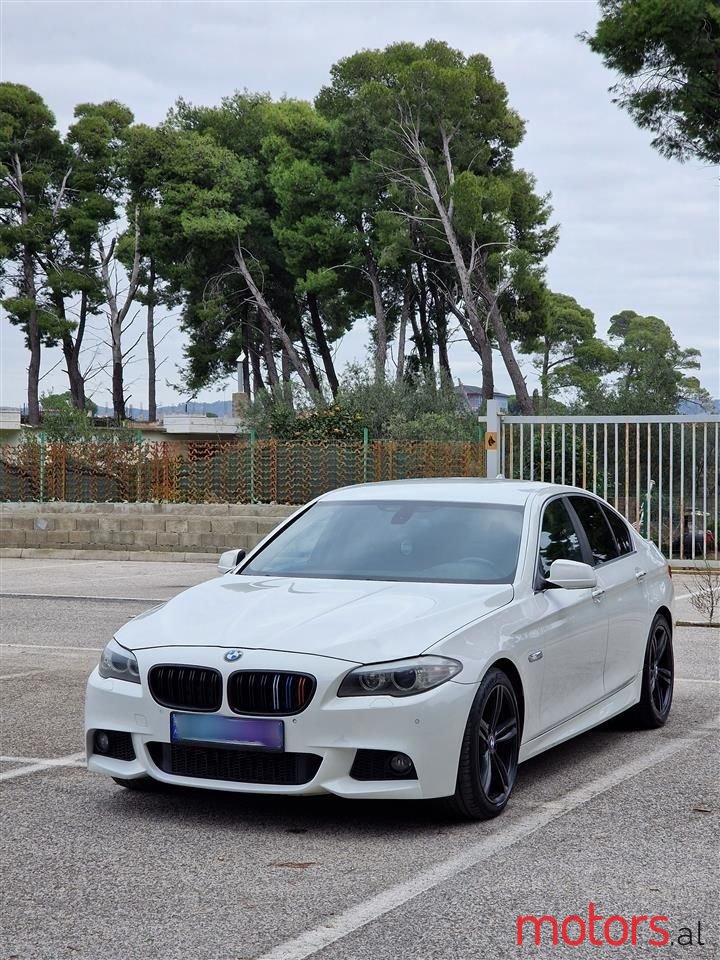 2012' BMW 530 photo #1