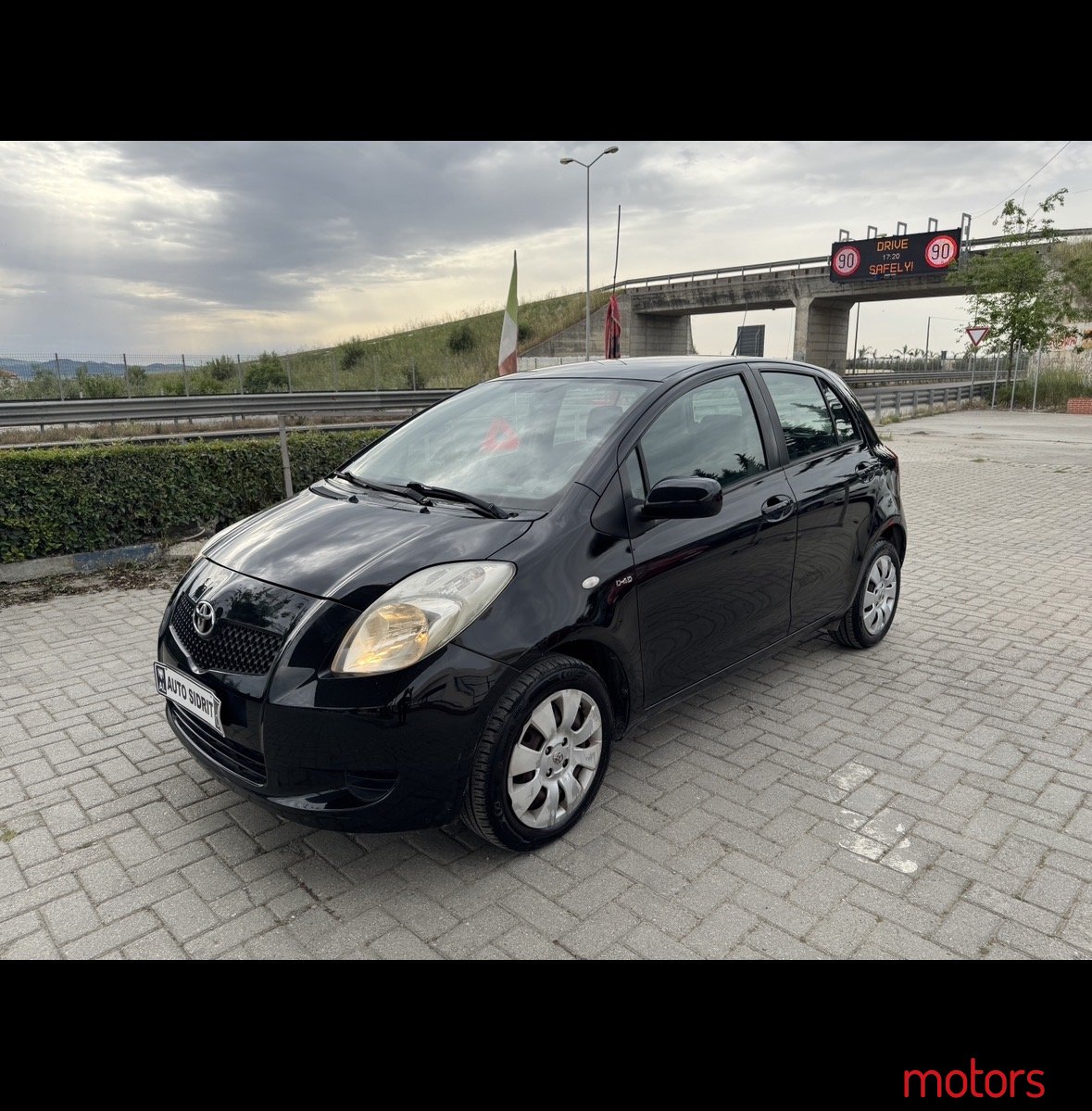 2006' Toyota Yaris photo #1
