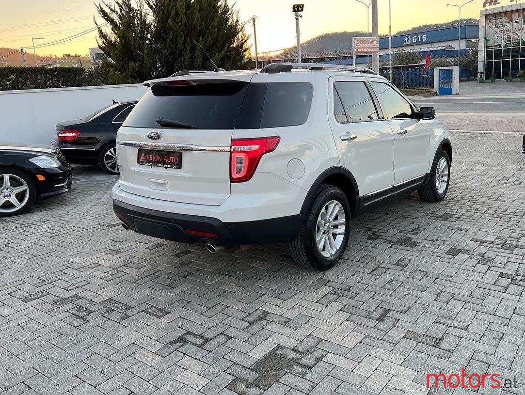 2011' Ford Explorer photo #4