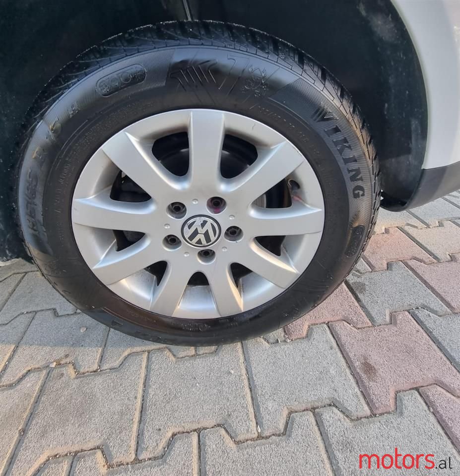 2008' Volkswagen Touran photo #6