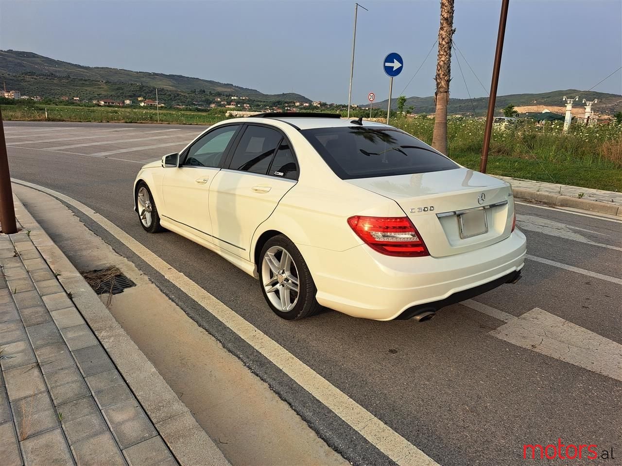 2012' Mercedes-Benz C 300 photo #3