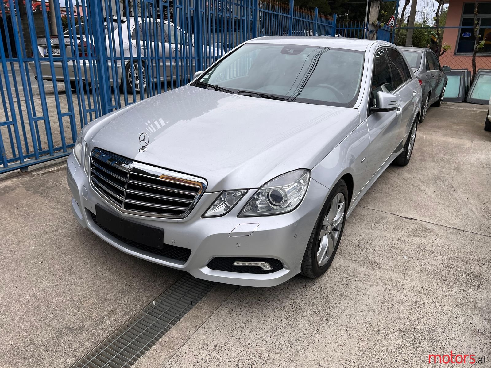 2009' Mercedes-Benz E 220 photo #1