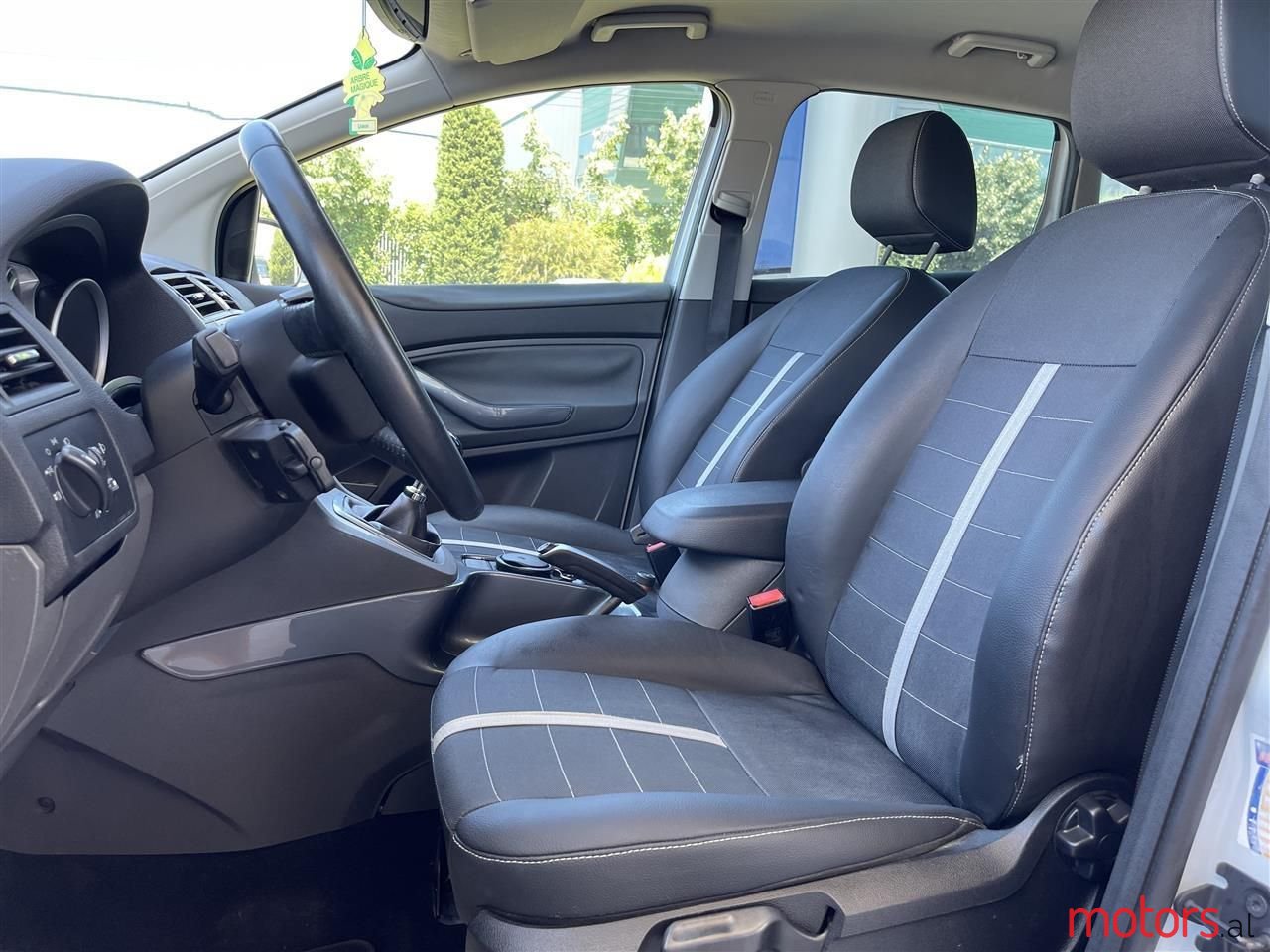 2009' Ford Kuga photo #5