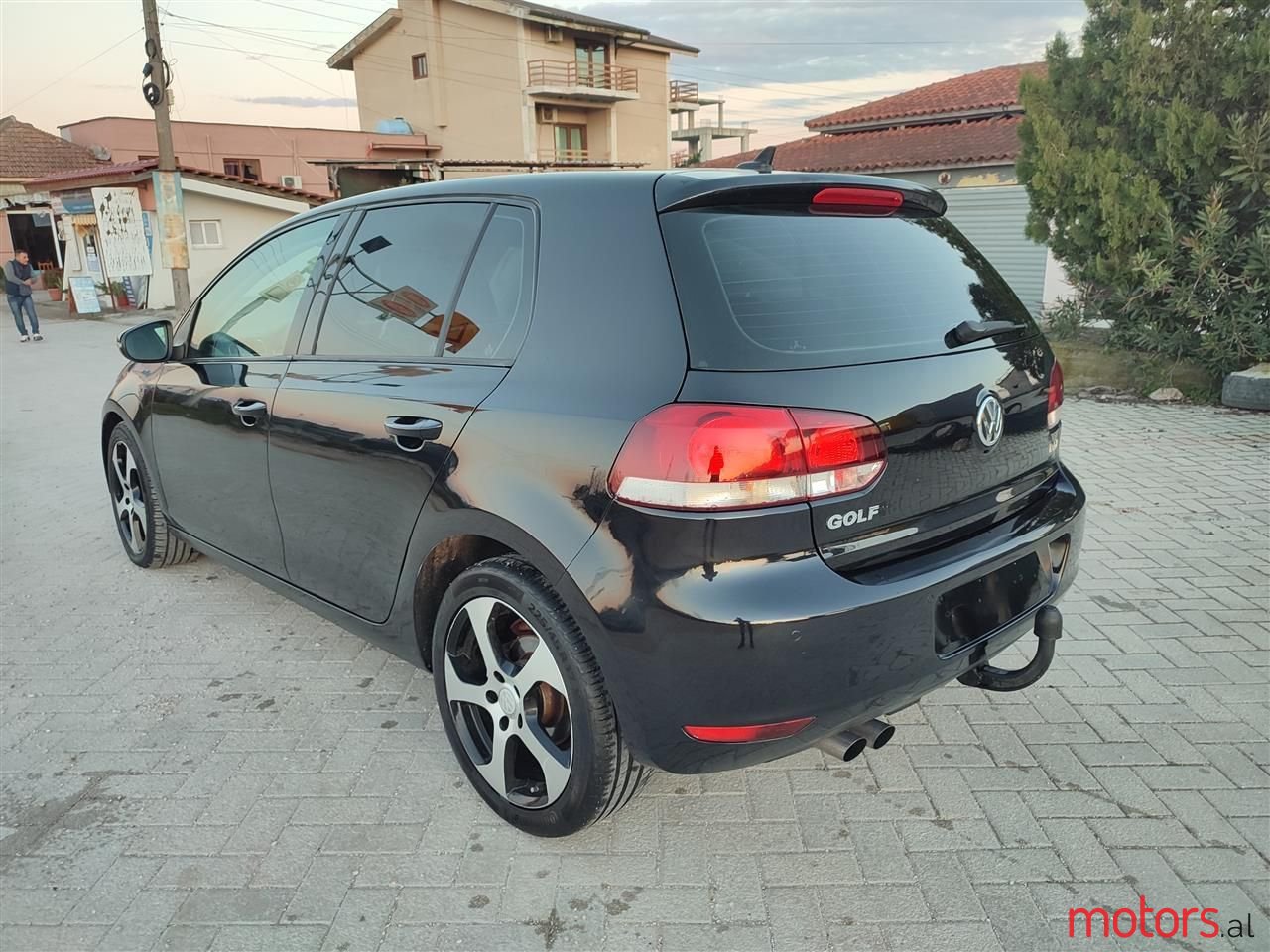 2009' Volkswagen Golf photo #1