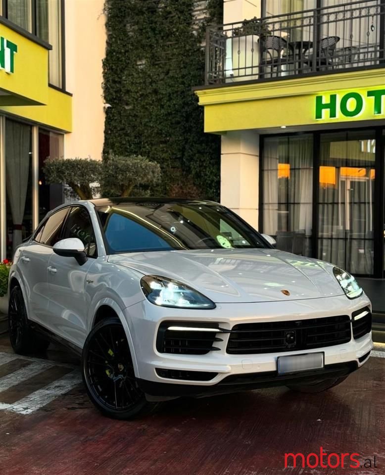 2021' Porsche Cayenne photo #1