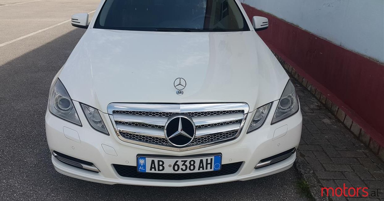 2013' Mercedes-Benz E 200 photo #2