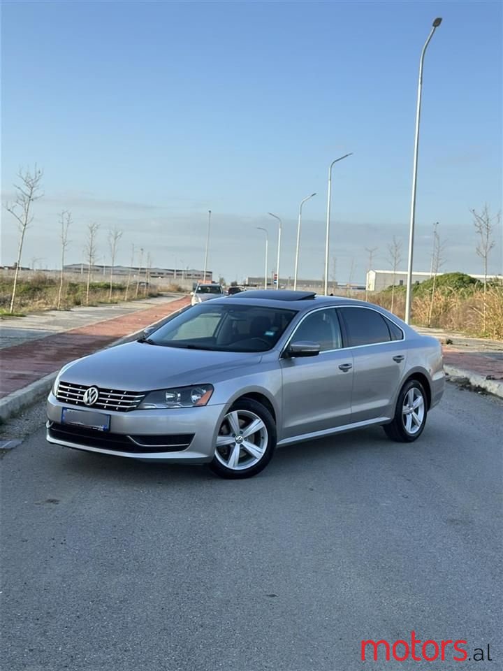 2013' Volkswagen Passat photo #1