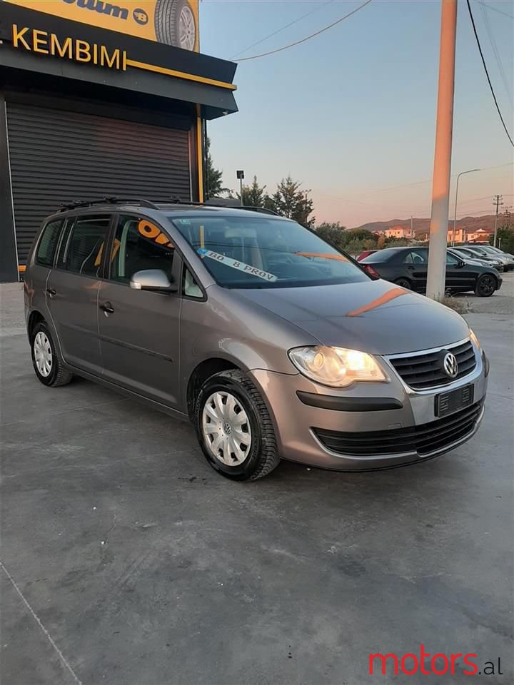 2007' Volkswagen Touran photo #3