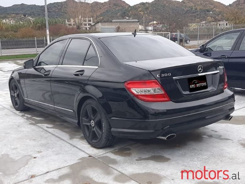 2011' Mercedes-Benz C-Class photo #4