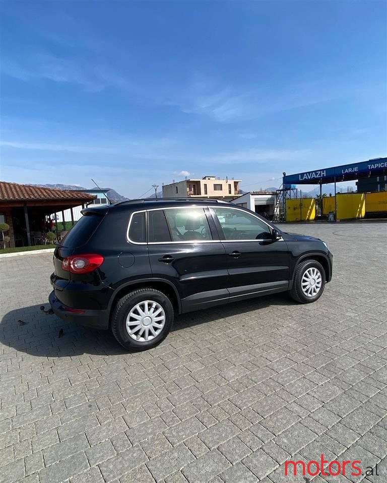 2010' Volkswagen Tiguan photo #3