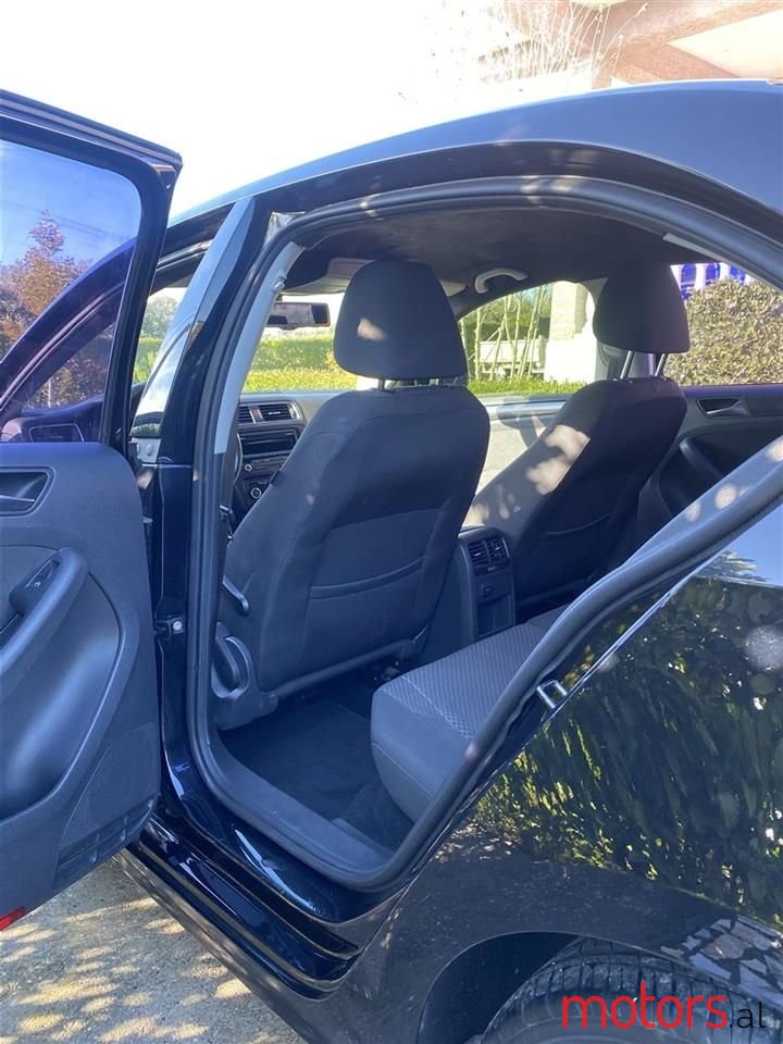 2012' Volkswagen Jetta photo #5