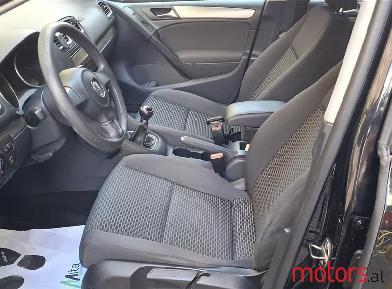 2011' Volkswagen Golf photo #2