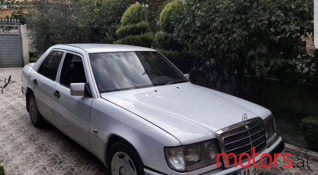 1993' Mercedes-Benz 200 photo #1