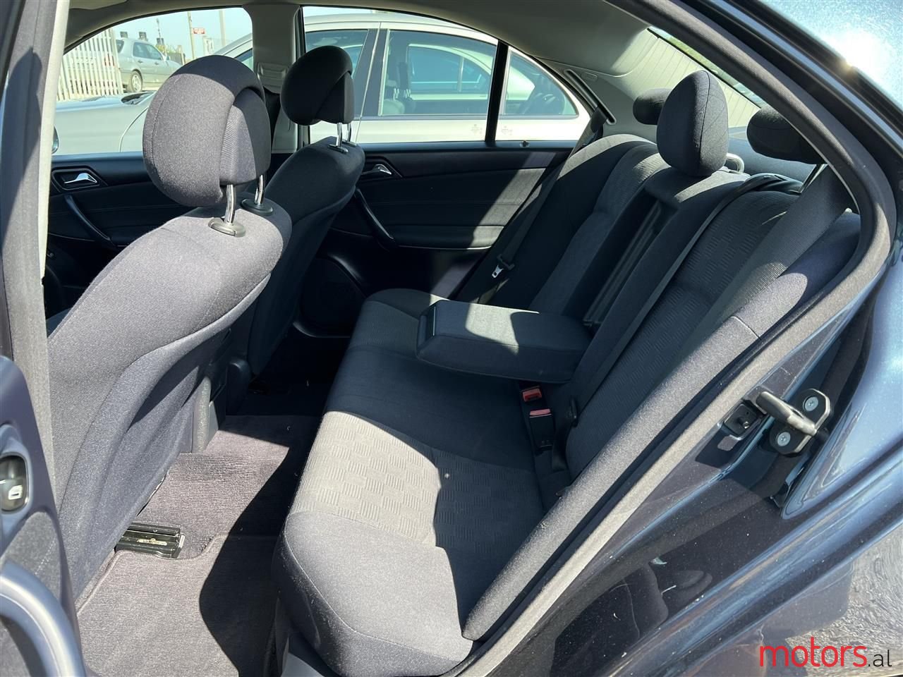 2004' Mercedes-Benz C 200 photo #5