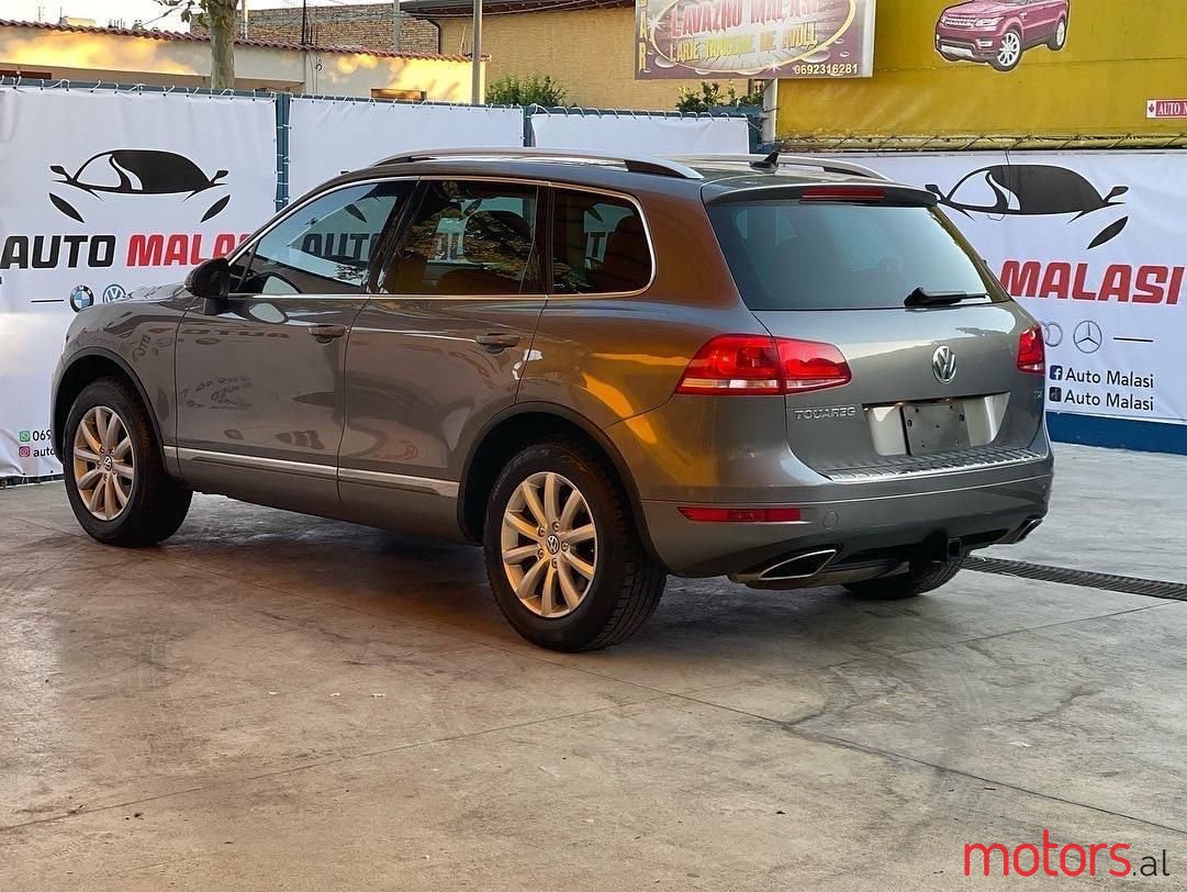 2013' Volkswagen Touareg photo #6