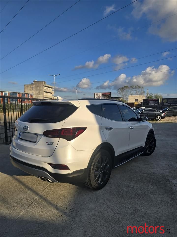 2015' Hyundai Santa Fe photo #3