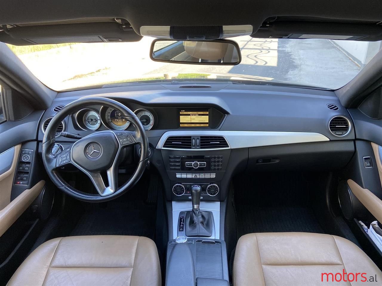 2011' Mercedes-Benz C 200 photo #5