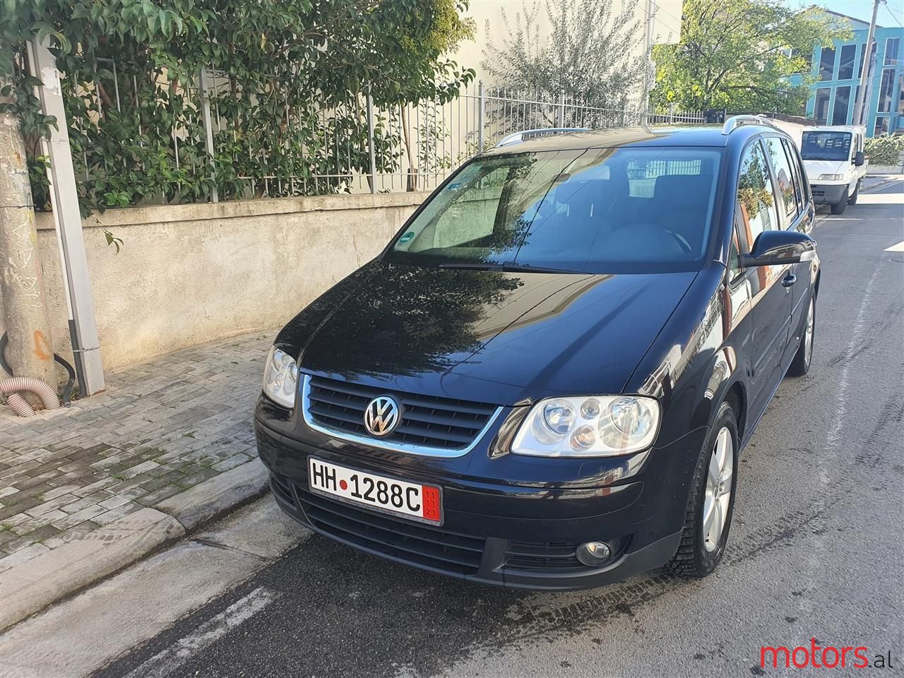 2006' Volkswagen Touran photo #1
