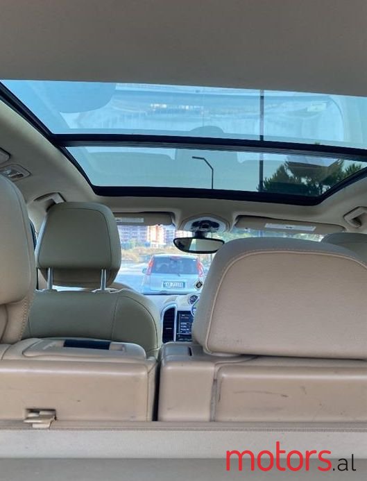 2012' Porsche Cayenne photo #4