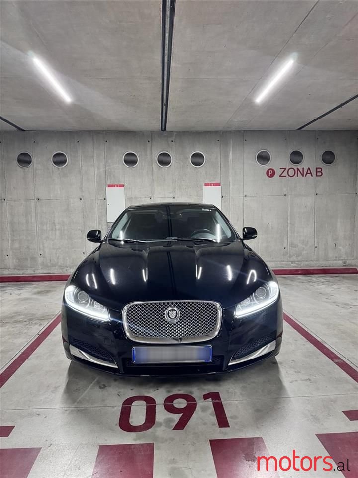 2013' Jaguar XF photo #3