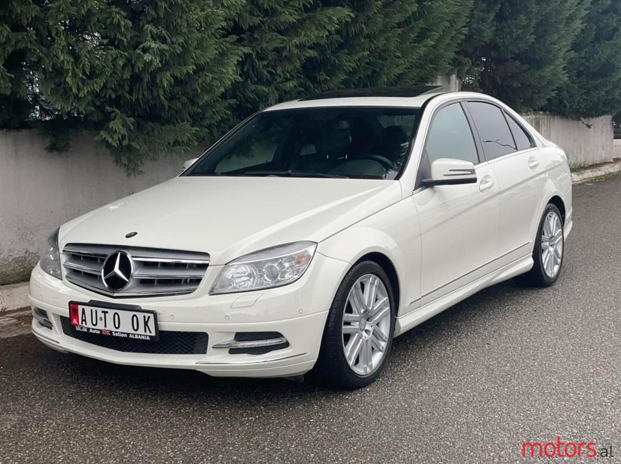 2011' Mercedes-Benz C 250 photo #3