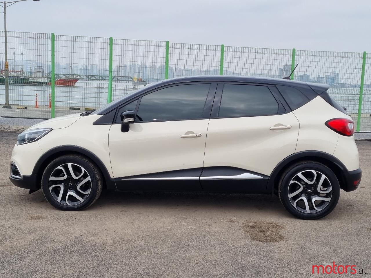 2014' Renault Capture photo #3