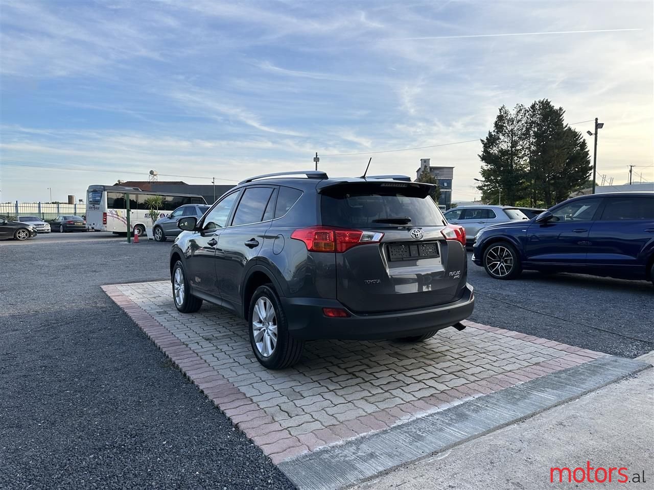 2013' Toyota RAV4 photo #2