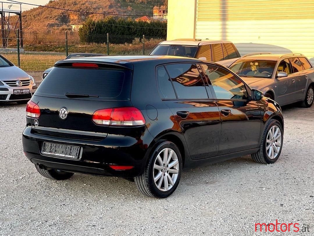 2009' Volkswagen Golf photo #2