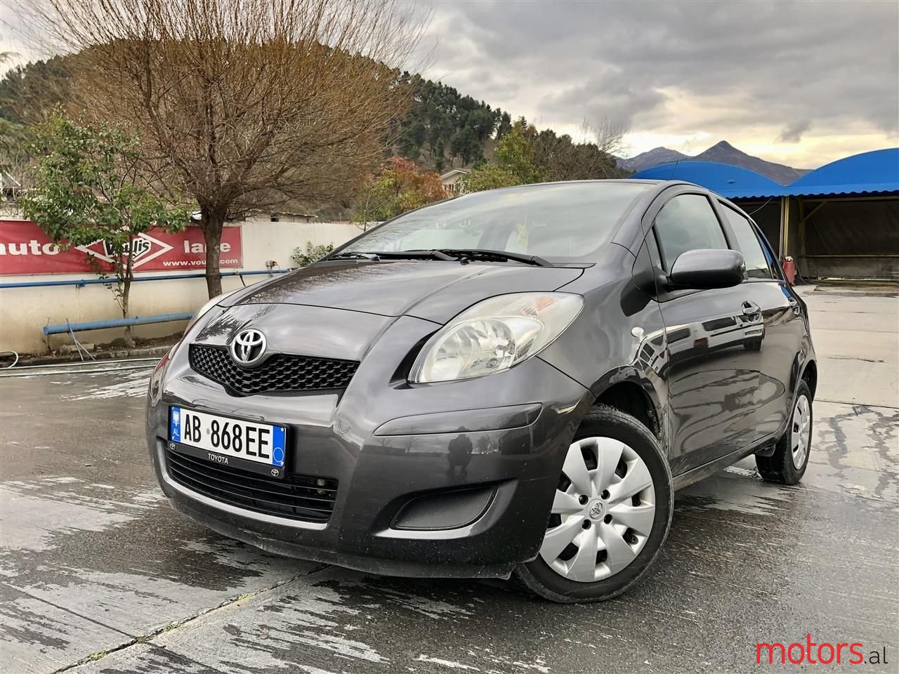 2010' Toyota Yaris photo #1