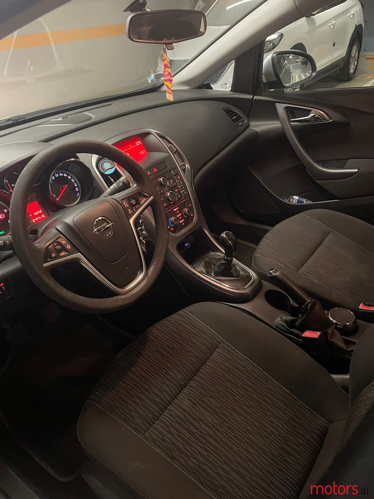 2013' Opel Astra Sport Tourer photo #3