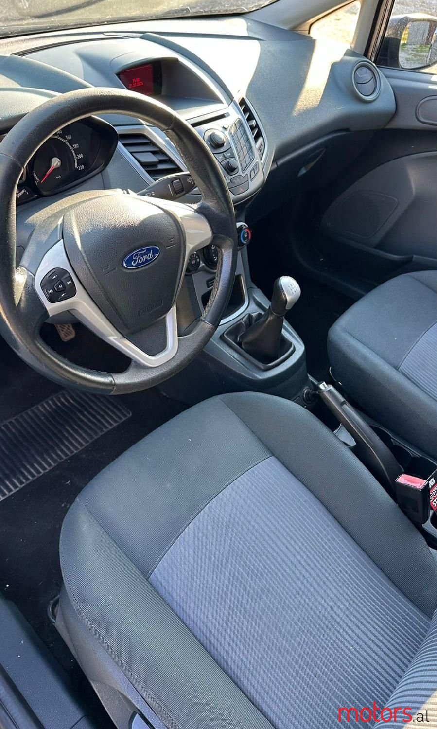 2010' Ford Fiesta photo #2