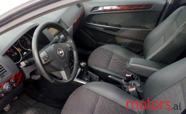 2006' Opel Astra photo #1