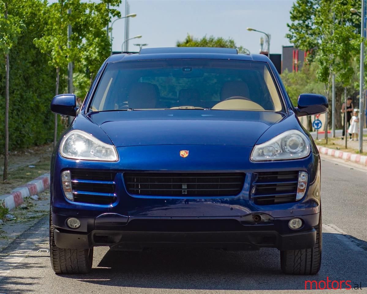 2010' Porsche Cayenne photo #3
