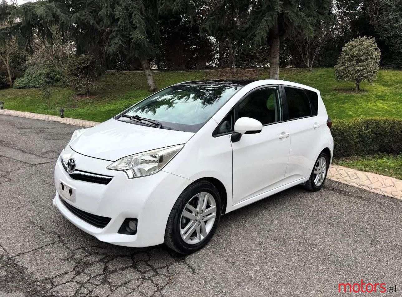 2012' Toyota Verso-S photo #1