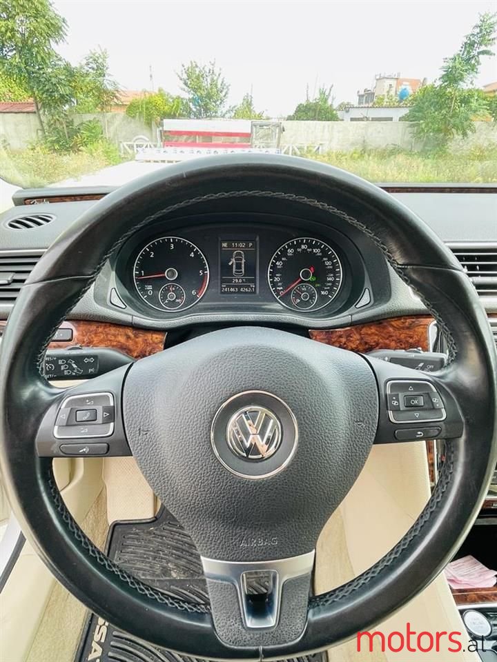 2012' Volkswagen Passat photo #1