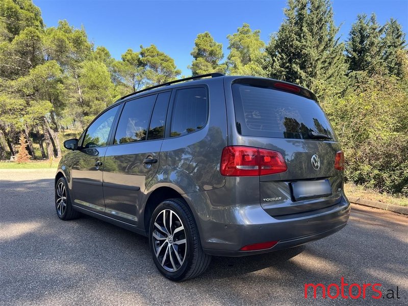 2013' Volkswagen Touran photo #2