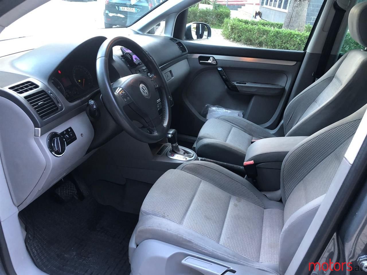 2005' Volkswagen Touran photo #6