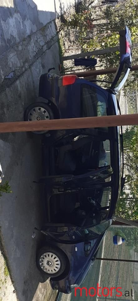 2001' SEAT Alhambra photo #2