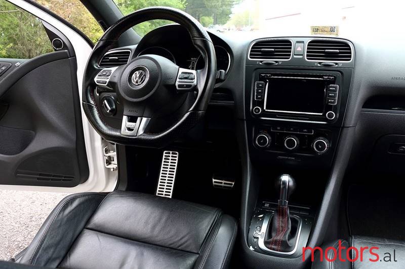 2010' Volkswagen Golf GTI photo #5