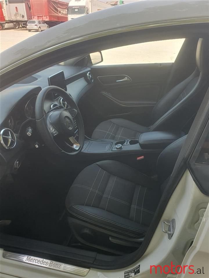2015' Mercedes-Benz CLA 180 photo #3