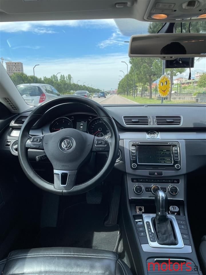 2012' Volkswagen Passat photo #5