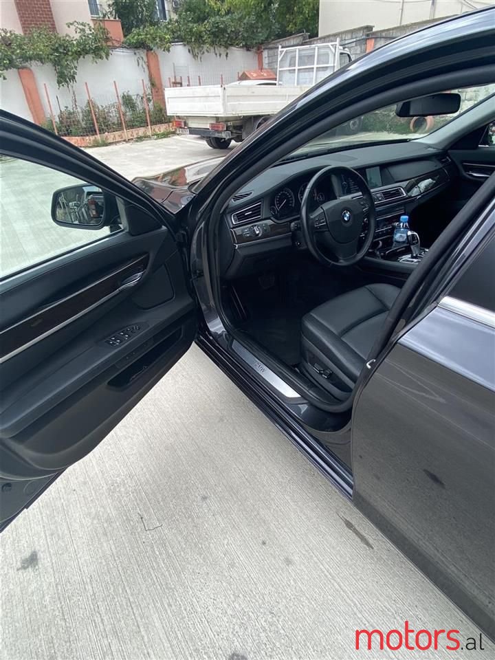 2010' BMW 730 photo #5