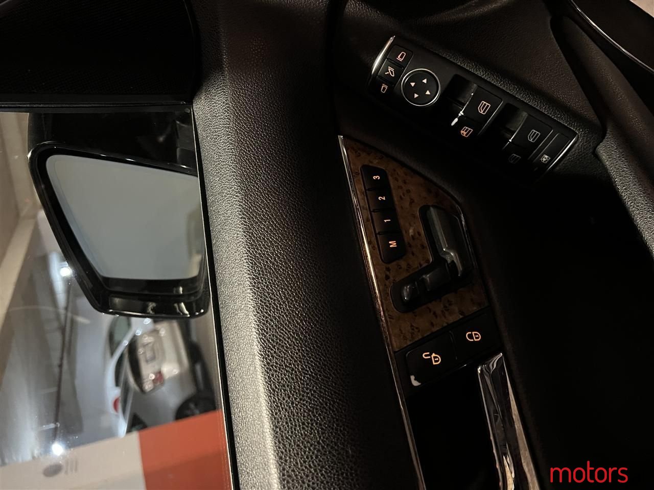 2011' Mercedes-Benz C 300 photo #5