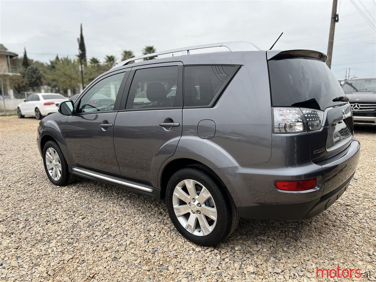 2010' Mitsubishi Outlander photo #4